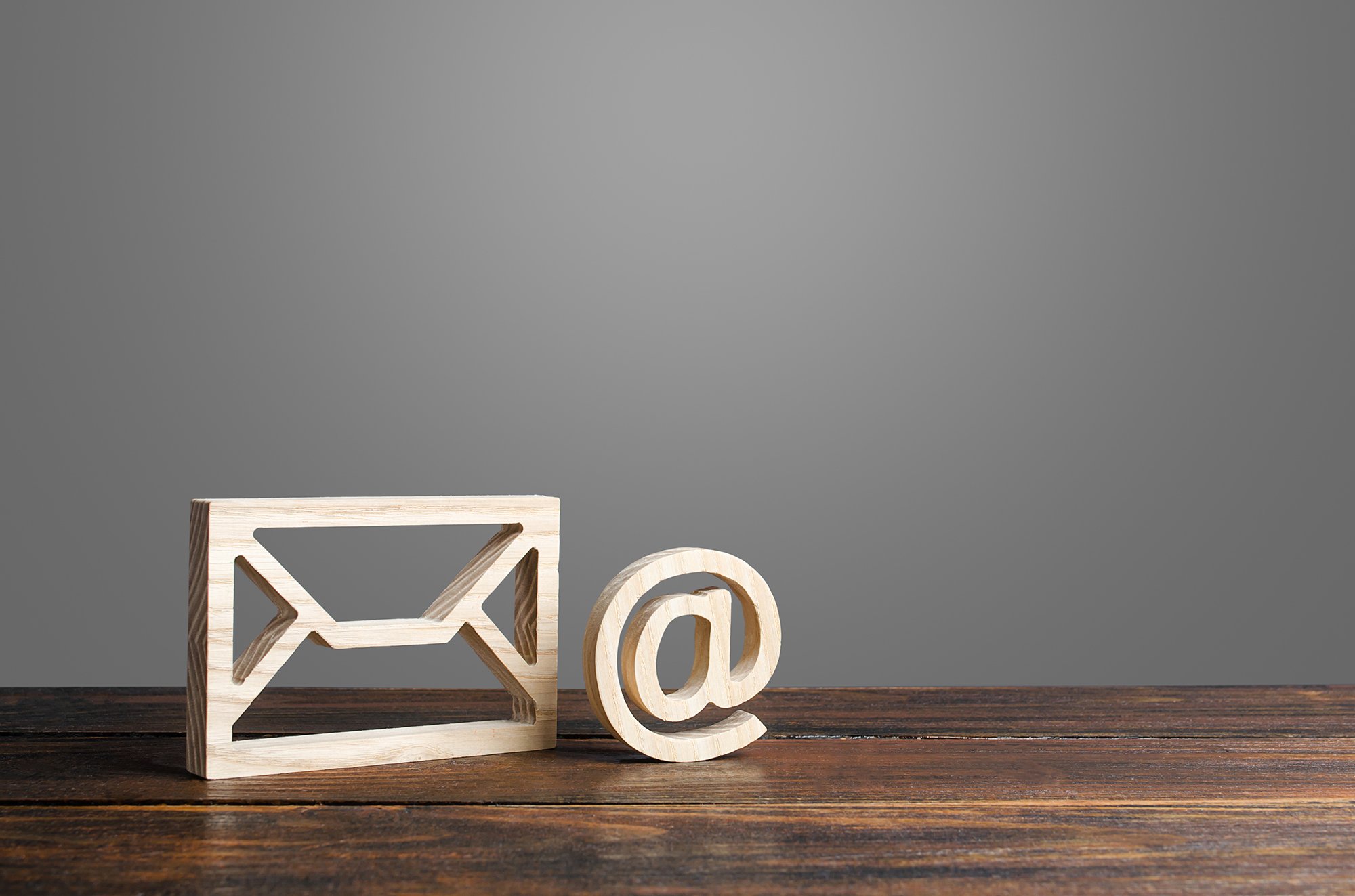 「会社のメール配信システム、パッケージ型とクラウド型どちらがいい？」のサムネイル