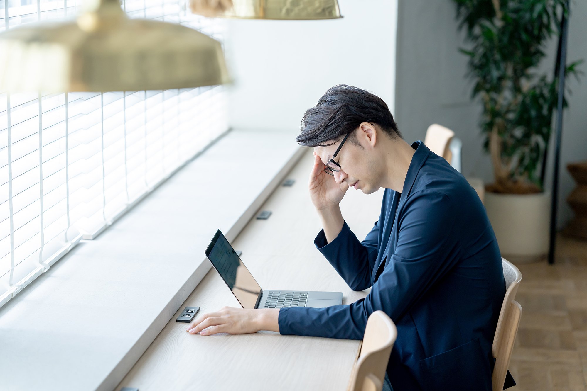 「間違いのある内容のメールを送ってしまった後のお詫び・訂正メールの送り方【メール文例付き】」のサムネイル